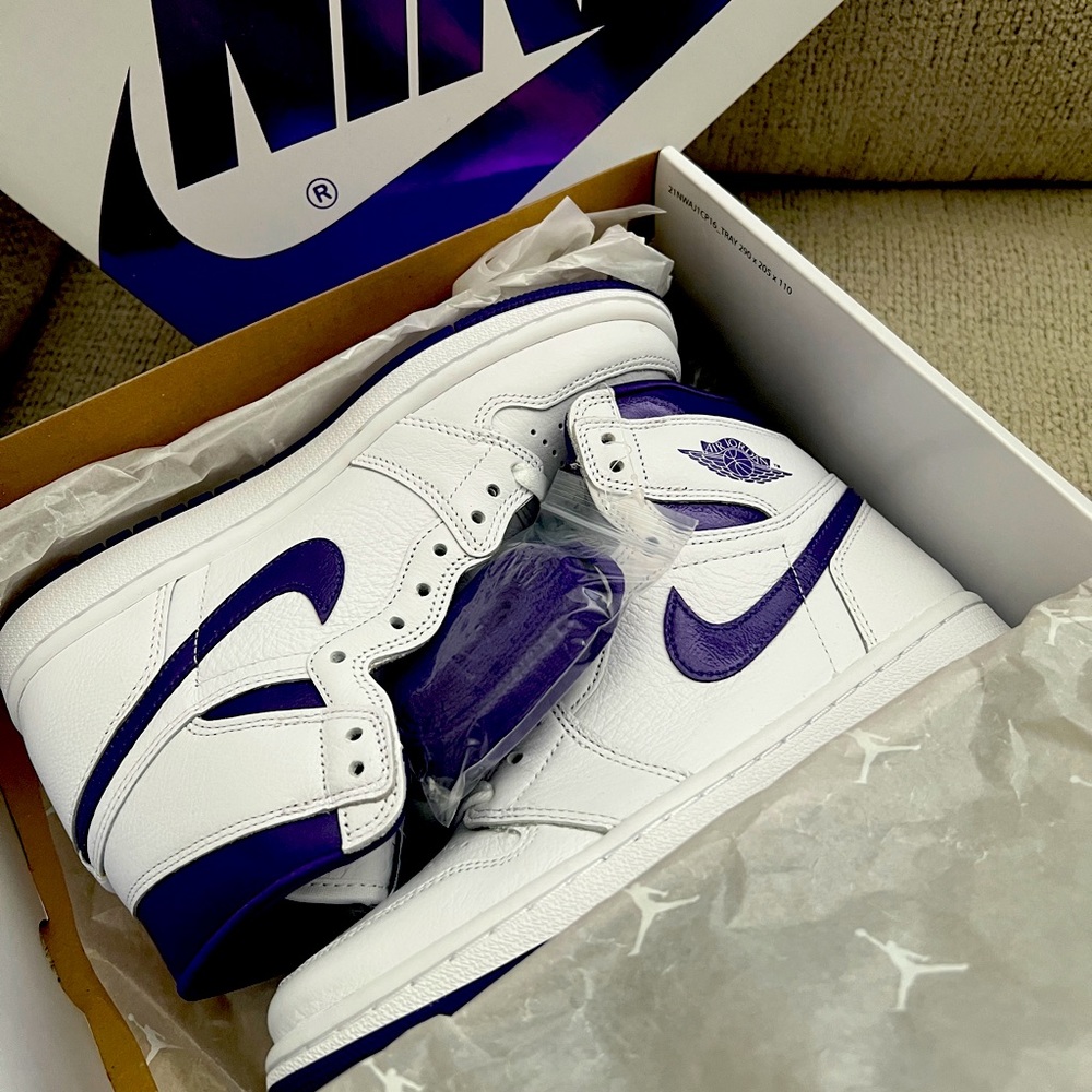 Nike dunks women size 6